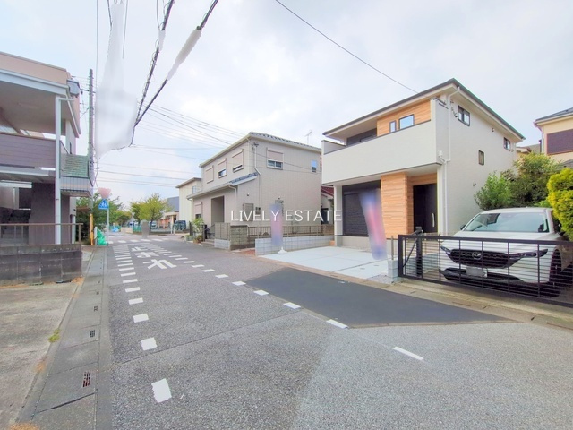 越谷市花田5丁目 新築分譲住宅の前面道路含む現地写真