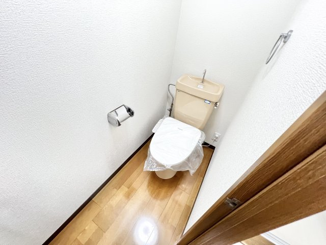 シャルマンコーポのトイレ|落ち着いた色調のトイレです