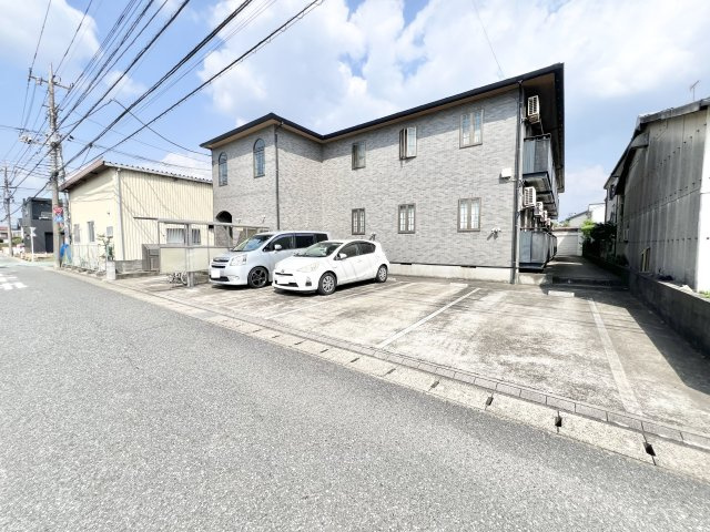 シャルマンコーポの駐車場|カースペースがあります