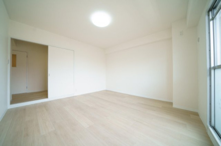 丸美タウンマンション昭和橋の洋室