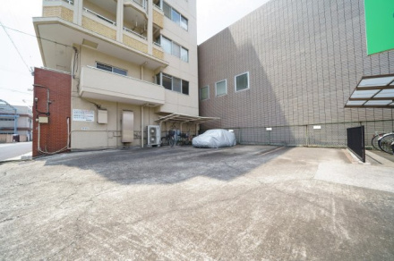 丸美タウンマンション昭和橋の駐車場