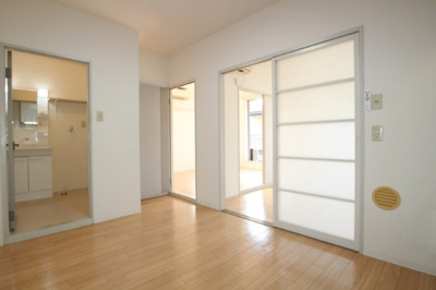 【居間・リビング】 | URBIS高円寺 | 4.5帖のきれいなDK。