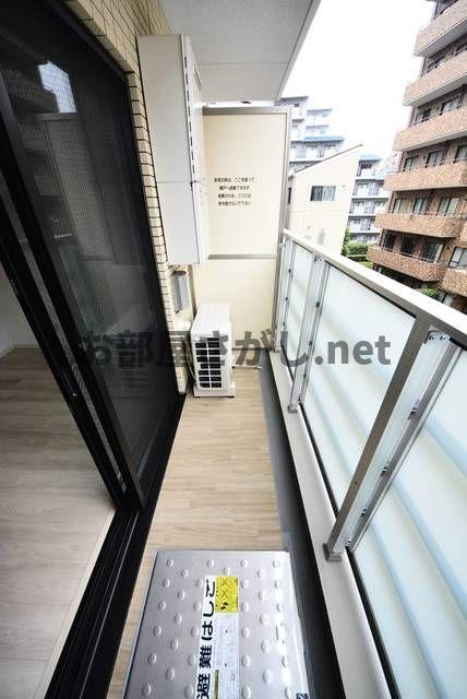 ＣＬＡＳＳＥＵＭ飯田橋【同棲OKの築浅2K／10月中旬入居可】のバルコニー