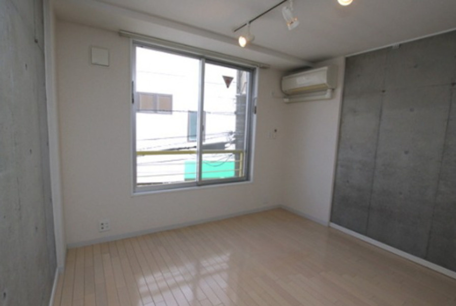 ZESTY松陰神社　最寄り駅3分　ネット0　敷金0の居間・リビング