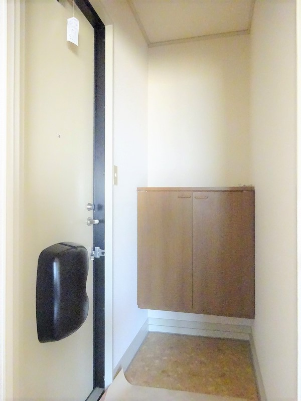 ロイヤルハイツの玄関