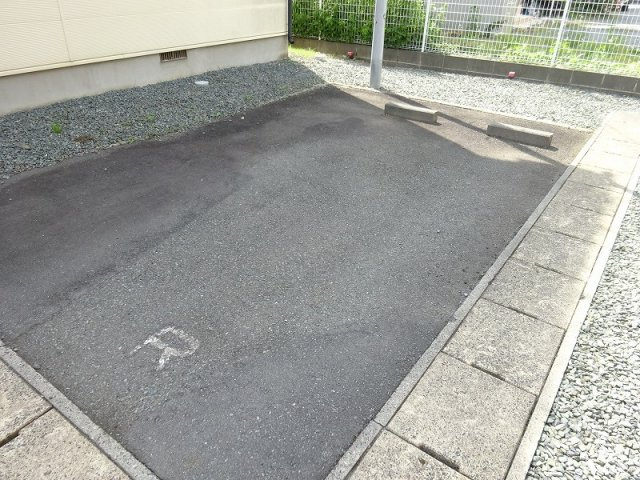ロイヤルハイツの駐車場