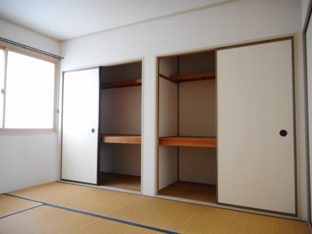 ロイヤルハイツの和室