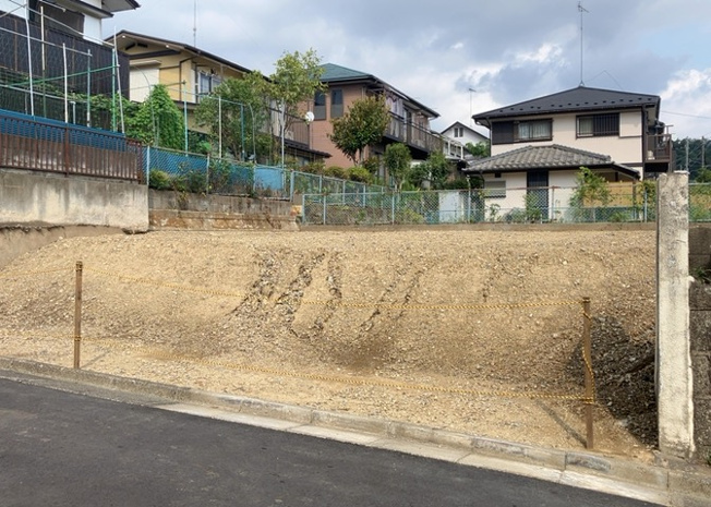 【外観】 | 土地購入を検討されている場合、境界杭がない状態で購入してしまうと境界確定測量をする必要があり、費用がかかります。購入の前に、売主、隣土地所有者立ち合いのもと境界を確定し境界杭を設置するのがベストです。