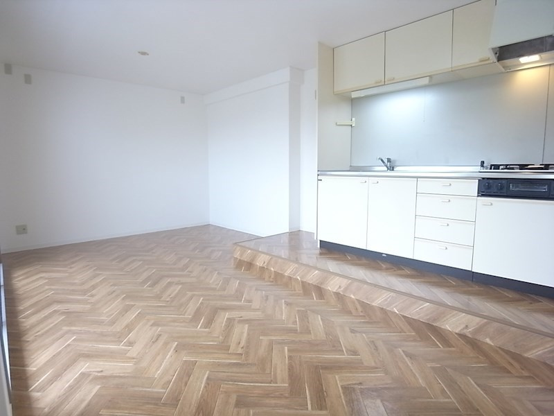 グリーンハイツ妙法寺　B棟の居間・リビング|ゆったりとしたリビングです