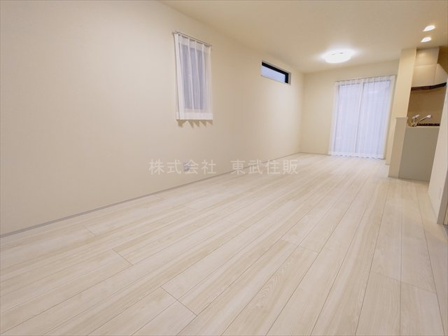 【居間・リビング】 | ふじみ野市鶴ケ舞 | こちらの16.5帖のリビングで趣味の時間をお楽しみください
