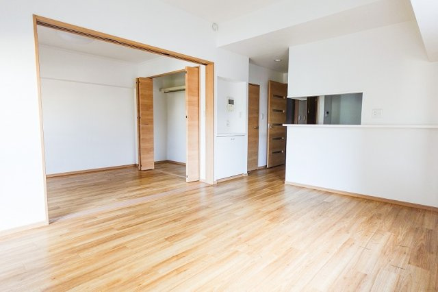 【居間・リビング】 | ザ・ステイツ朝霞台オークヒルズ　(志木本店) | LDKはリビングと続き間の洋室を開放すれば17.6帖の大空間になります。