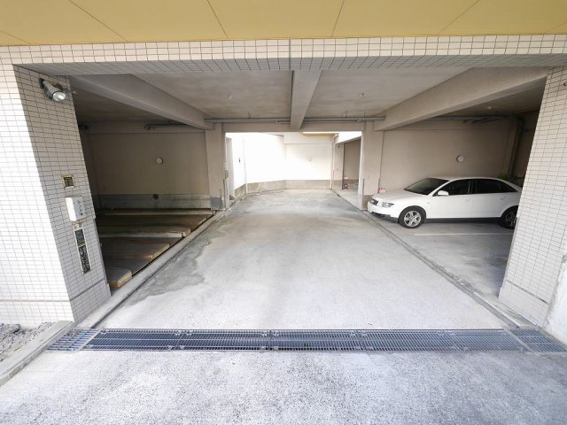プラザ森北の駐車場