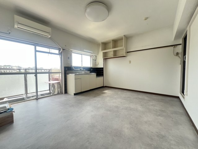 松が丘住宅11号棟の居間・リビング