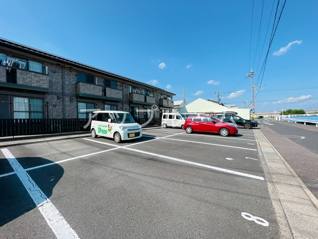 シャルマンの駐車場