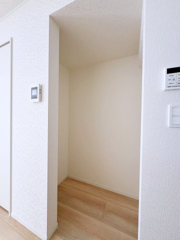 新築戸建・建売　郡山市御前南五丁目　耐震＋制震　朝日が丘小・郡山七中の収納|キッチン隣には大容量収納のパントリー♪食品庫としてはもちろん防災グッズの保管庫としても大活躍！