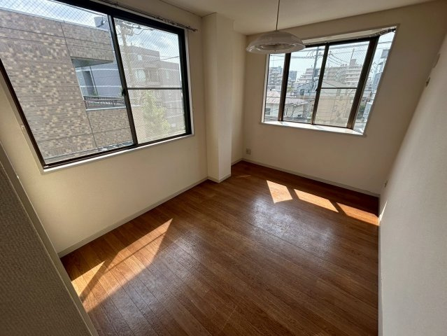 ノーブルメゾン三田の洋室