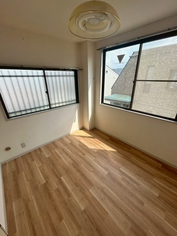 ノーブルメゾン三田の洋室