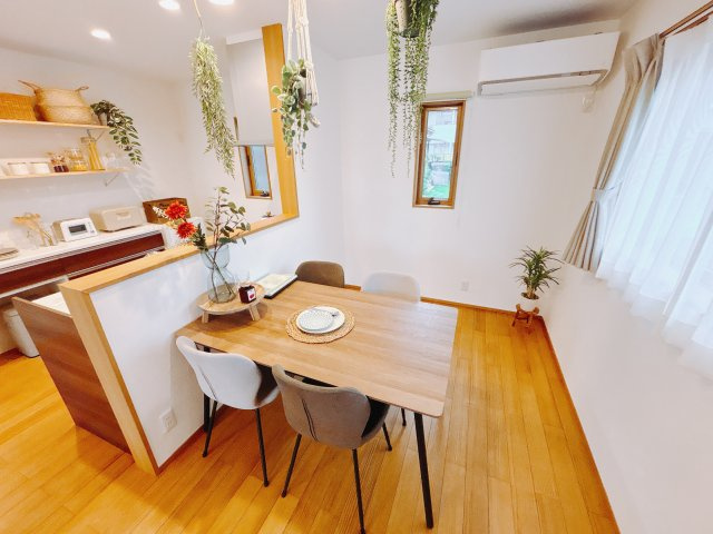 【新築戸建】前橋市朝倉町1丁目のダイニング|■ダイニング｜お家にいるけどおしゃれなカフェに来ているような感覚になってしまうカフェカウンター☆ご家族ひとりひとりがお気に入りの過ごし方を楽しめる空間です♪