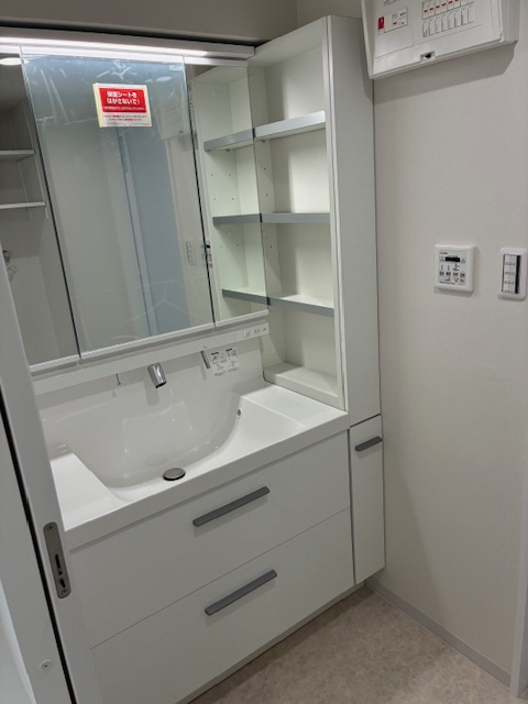 ライオンズマンション王子公園ヴィアーレの独立洗面台