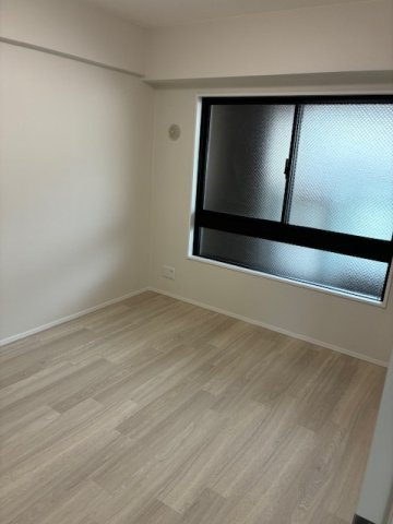 ライオンズマンション王子公園ヴィアーレの洋室