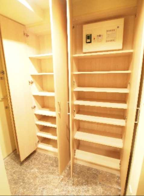 エスティメゾン銀座　駅近　ペット相談　駐車場有の玄関