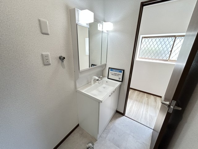 神戸市西区伊川谷町潤和戸建の独立洗面台