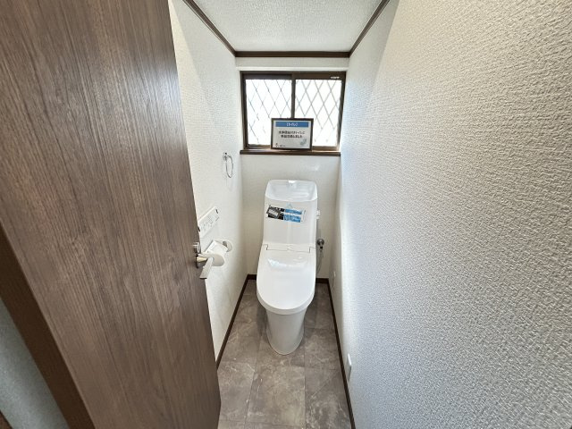 神戸市西区伊川谷町潤和戸建のトイレ