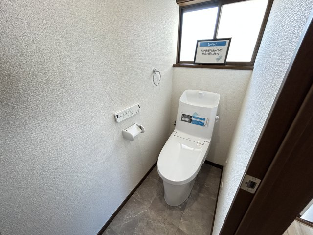神戸市西区伊川谷町潤和戸建のトイレ