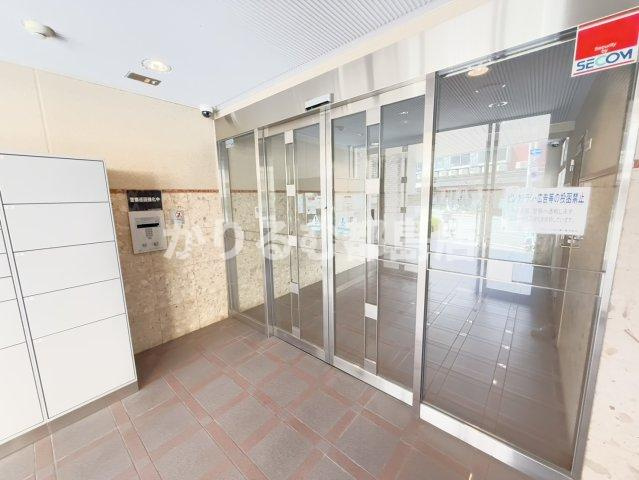 大阪市北区同心２丁目の賃貸マンションのエントランス
