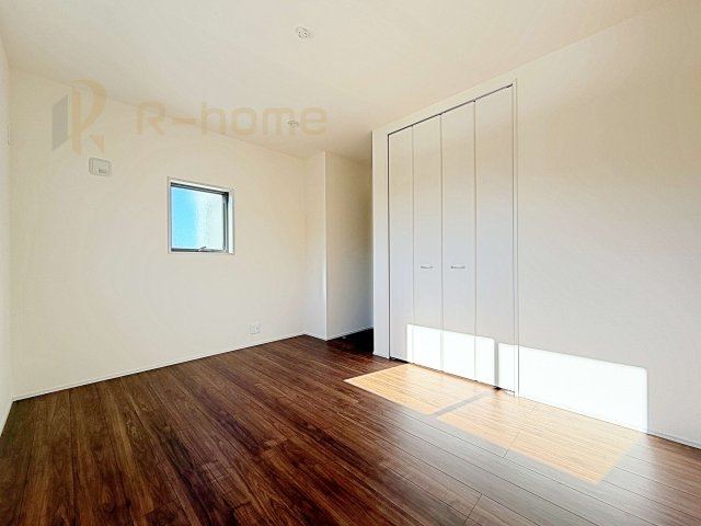 第1取手市野々井　新築戸建て　1号棟の洋室|どんな部屋家具も合わせやすいシンプルな洋室！
たっぷりの日差しと心地よい風が舞い込む住まい♪