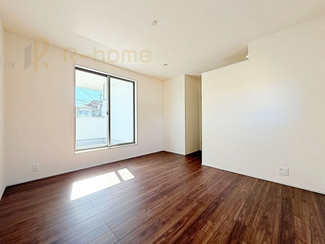 第1取手市野々井　新築戸建て　1号棟の洋室|収納便利なウォークインクローゼット付きの洋室♪
明るく風通しの良いお部屋です♪
