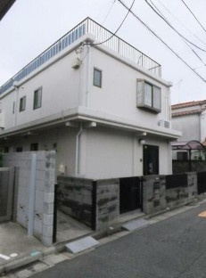 【外観】 | シャトレ本天沼 | 鉄筋コンクリート造のがっちりとした建物。