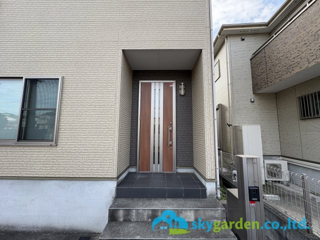藤沢市石川5丁目　中古戸建の外観|玄関前の様子