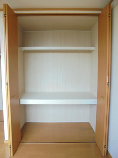【収納】 | パインマーシュ | 洋室内収納①