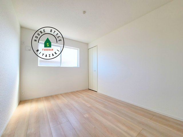 宮崎市恒久第15-1棟（1号棟）の子供部屋|穏やかな光が差し込む室内には、穏やかな時間が流れます。