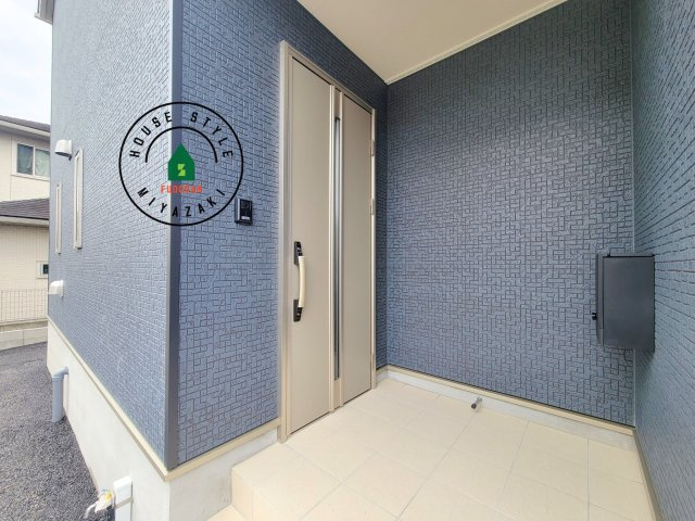 宮崎市恒久第15-1棟（1号棟）の玄関|おでかけの時も帰った時も、「我が家」を最初に感じでもらえる素敵な空間に。