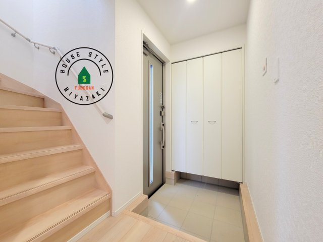 宮崎市恒久第15-1棟（1号棟）の防犯設備|【電子キー】 玄関ドアのカギの開け閉めも、これからは電子錠でスマートに。