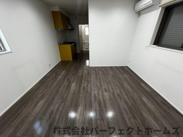 N BASE枚方 Cの内装|明るい色調の室内です