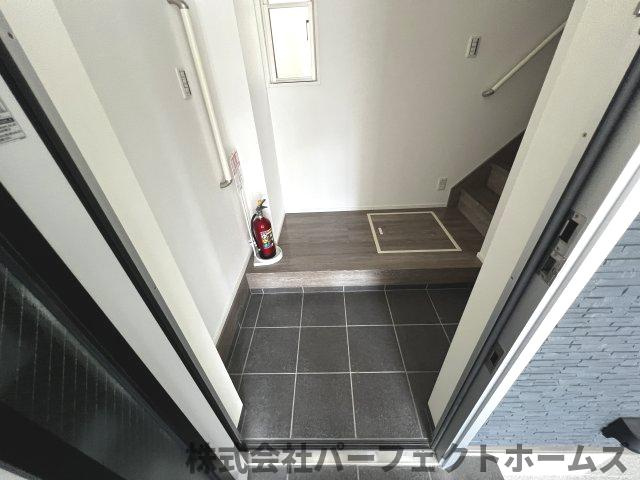 N BASE枚方 Cの玄関|ゆったりとした玄関です