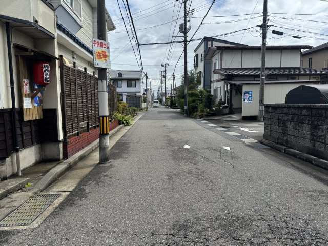 中央区女池上山4丁目　中古戸建の前面道路含む現地写真