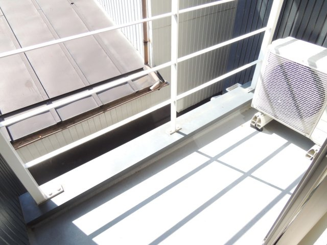川口市仲町のアパートのバルコニー|別号室の参考写真です。
