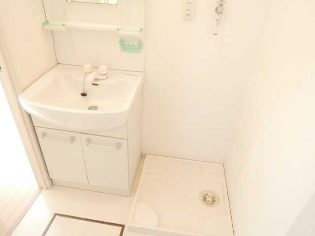 川口市仲町のアパートの洗面所|別号室の参考写真です。