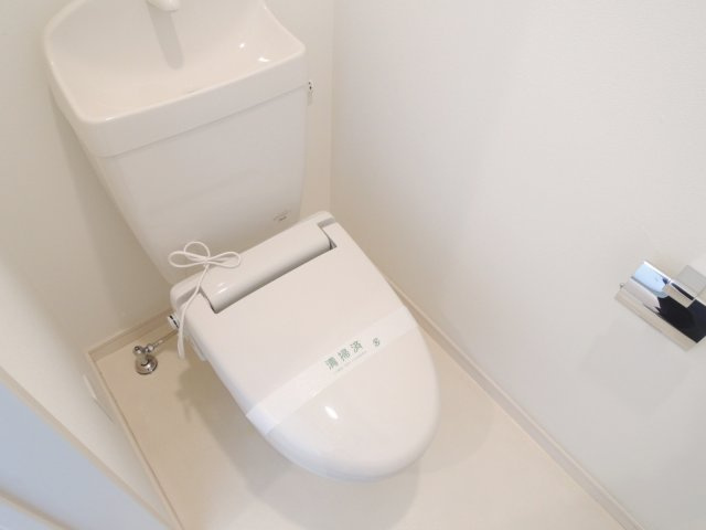 川口市仲町のアパートのトイレ|別号室の参考写真です。