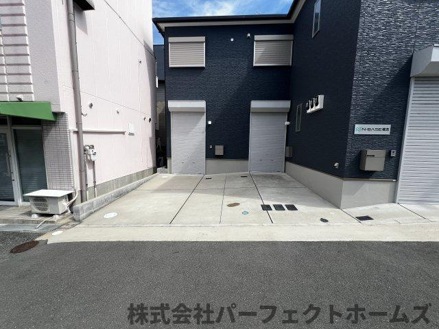 N BASE枚方のエントランス
