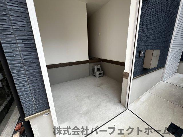N BASE枚方の玄関|シャッター開放後の内部