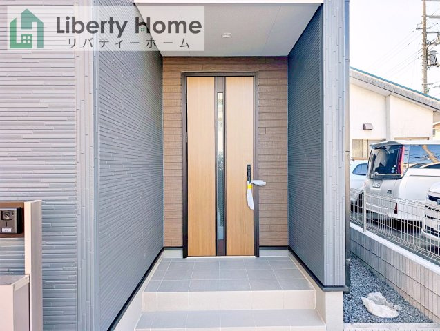 日立市助川町3期　新築戸建のエントランス