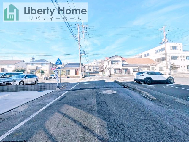 日立市助川町3期　新築戸建の前面道路含む現地写真