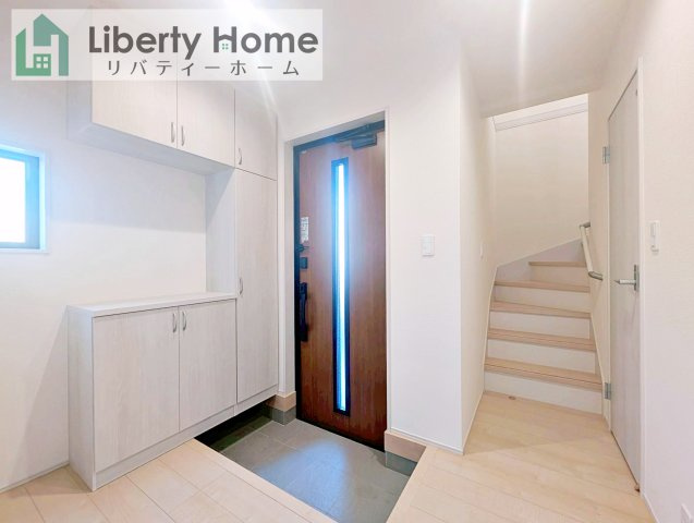 日立市助川町3期　新築戸建の玄関