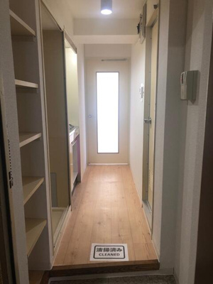 【玄関】 | メゾンドール川崎 | 収納もある玄関です