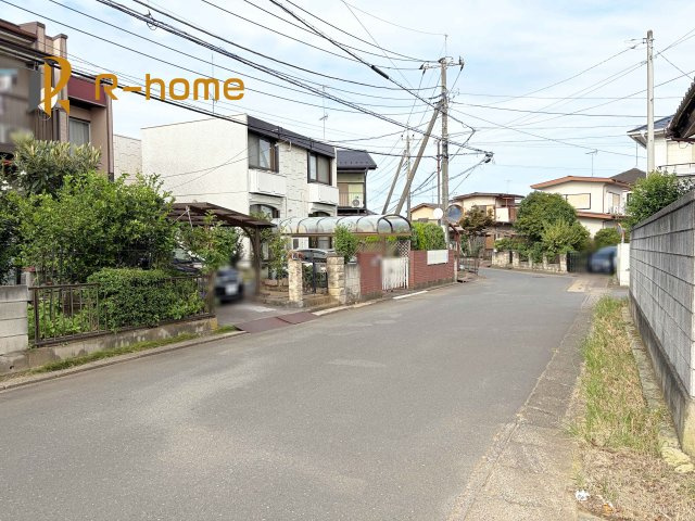 かすみがうら市宍倉第8　新築戸建て　1号棟の前面道路含む現地写真|周辺環境も併せて案内致します♪
閑静な住宅地で笑顔あふれる新生活！
ぜひ現地へお越しください♪